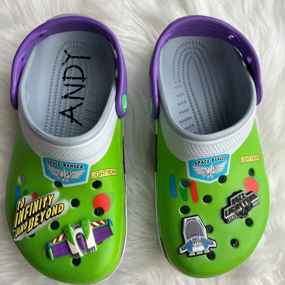 🆕Disney Toy Story Crocs Buzz Lightyear Light up Size J3 W5